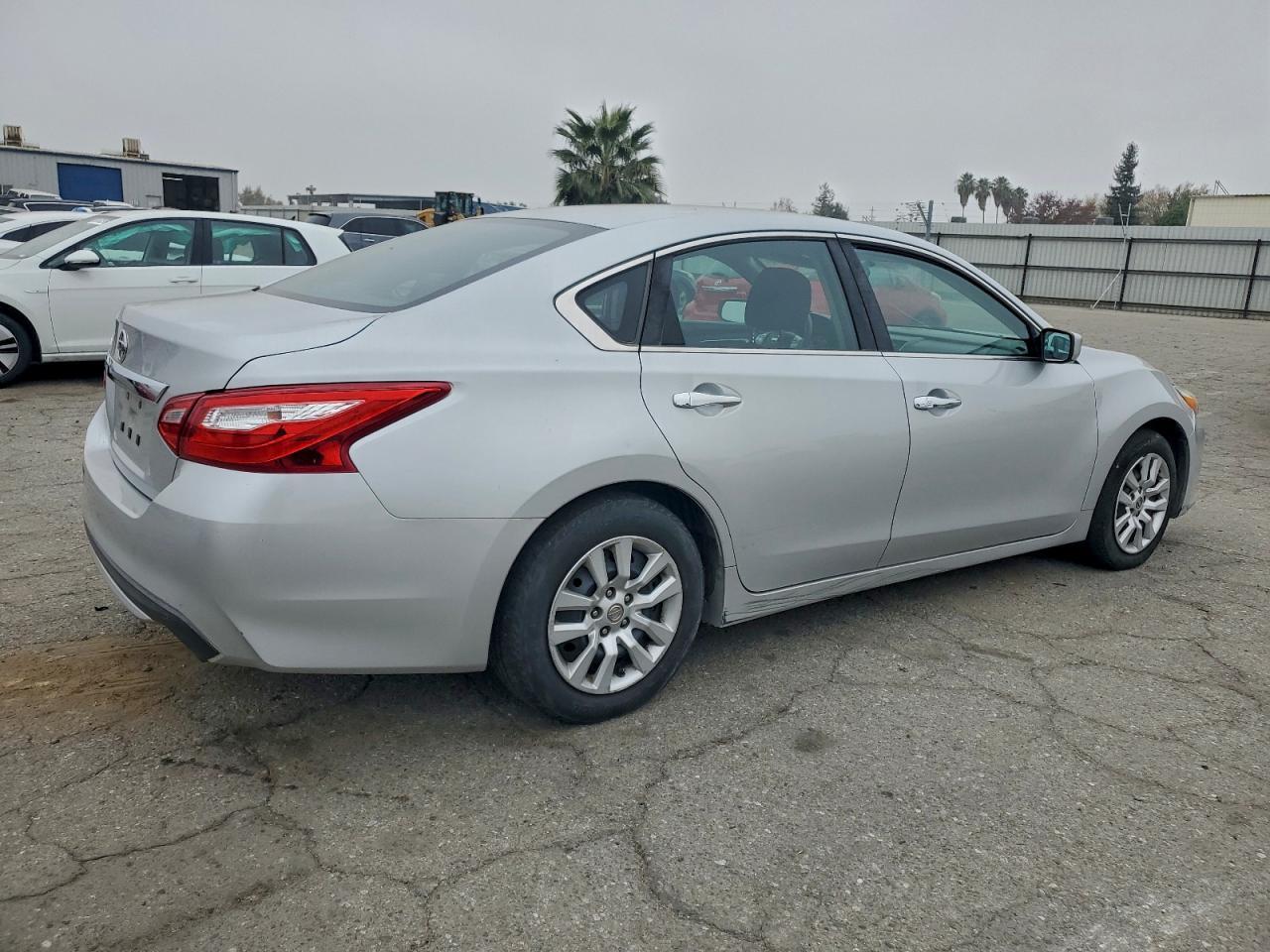 2016 Nissan Altima 2.5 - Фото 3