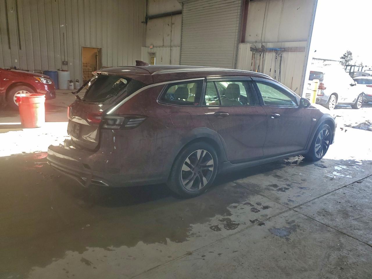 2019 Buick Regal Tourx Essence - Image 3