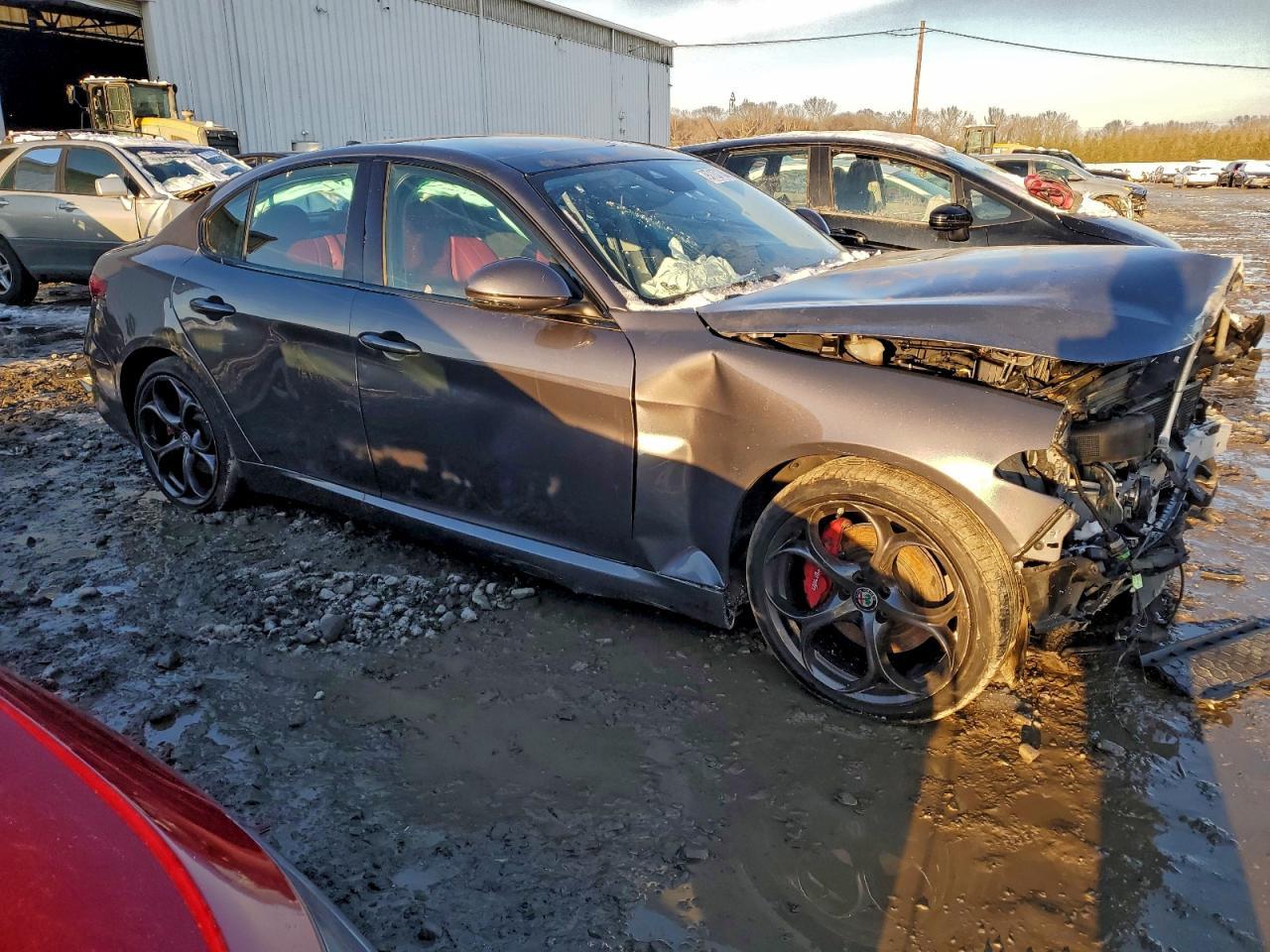 2018 Alfa Romeo Giulia Ti Q4 - Фото 4