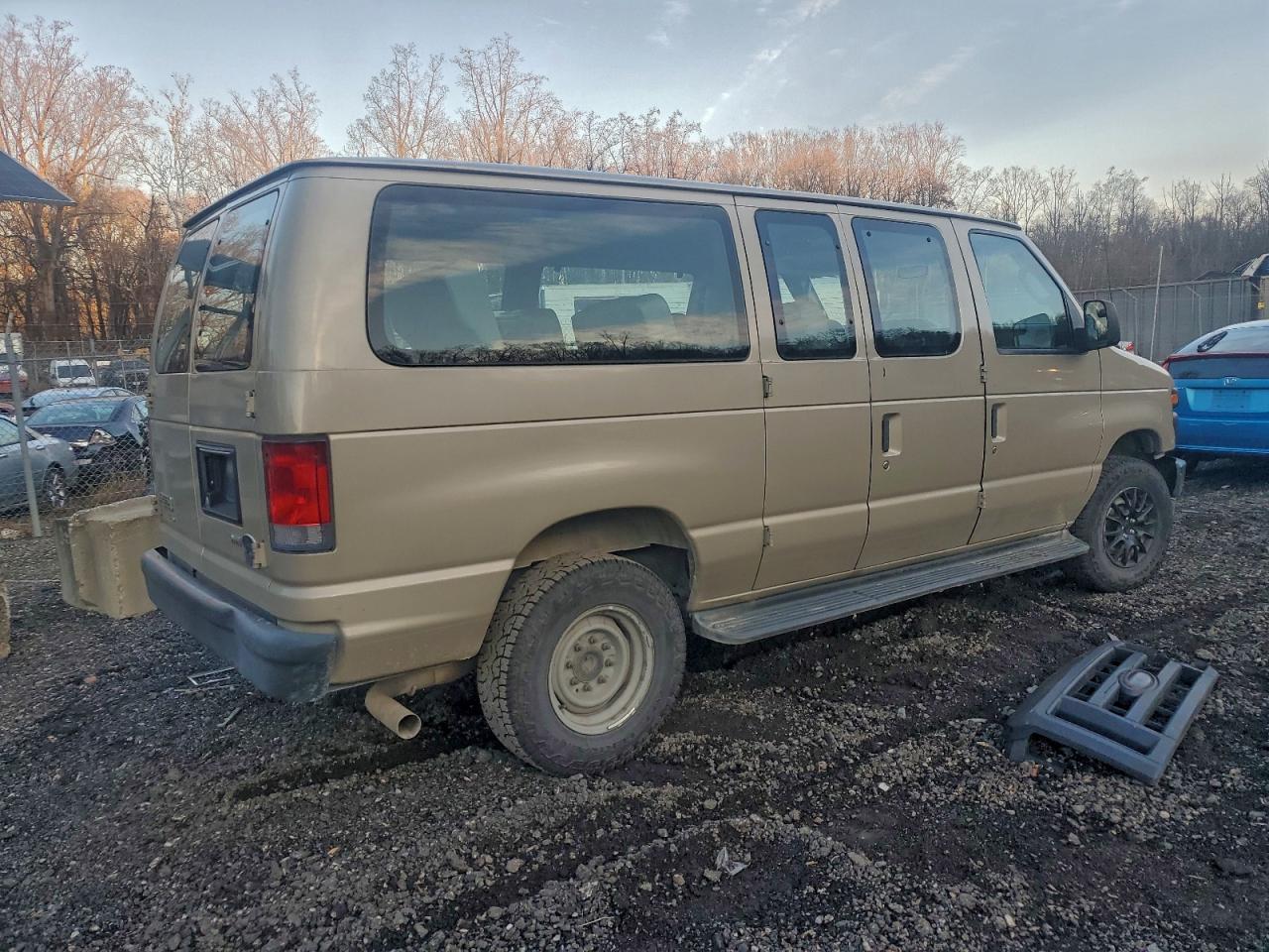 2014 Ford Econoline E250 Van - Фото 3