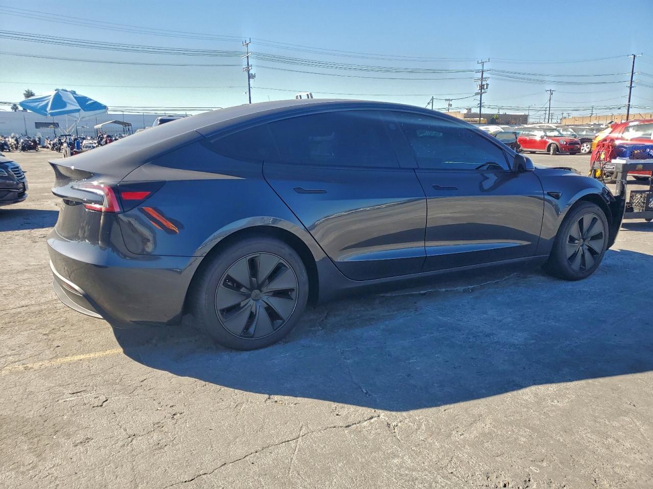 2025 Tesla Model 3 - Фото 3