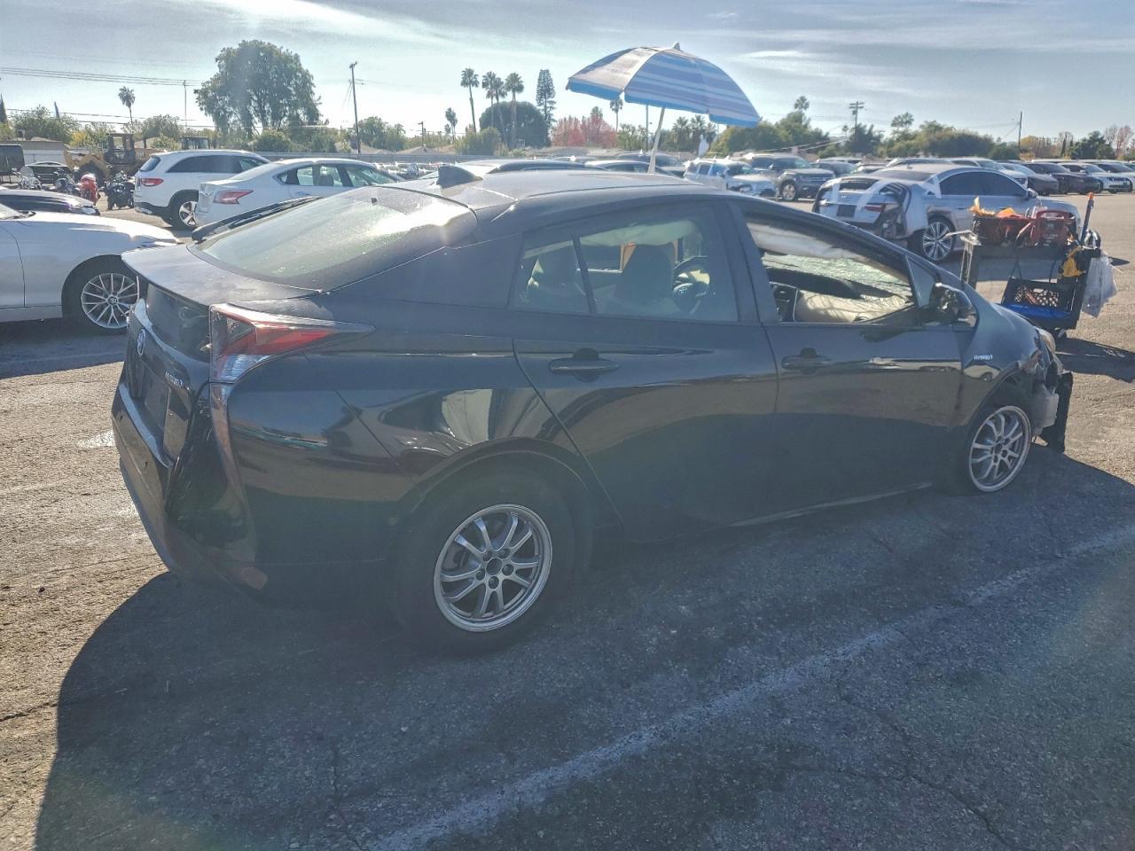 2017 Toyota Prius Two - Фото 3