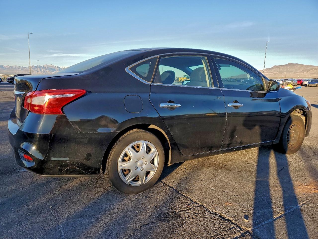 2016 Nissan Sentra S - Фото 3