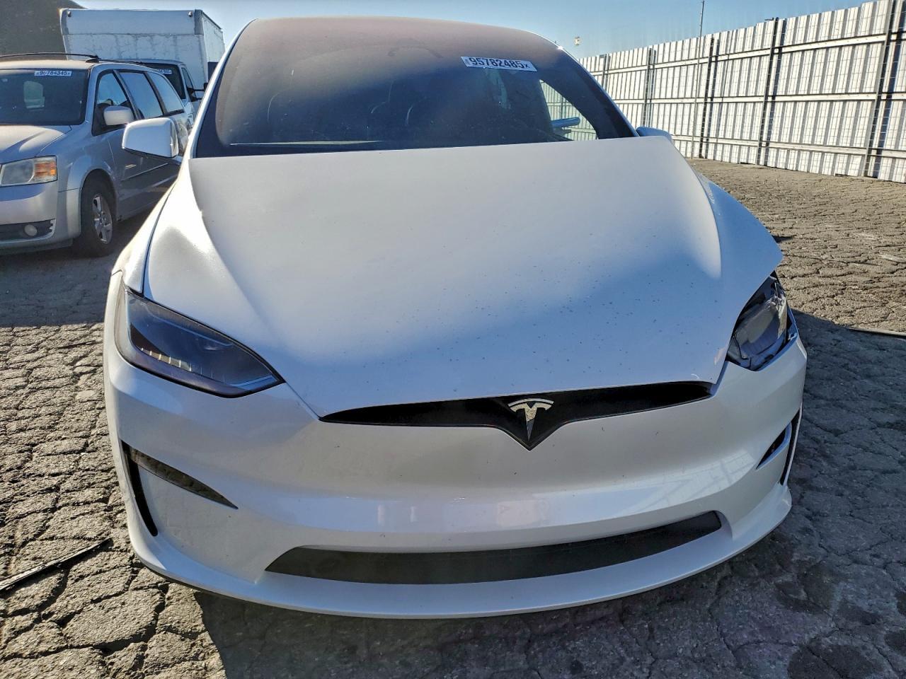 2025 Tesla Model X - Фото 5