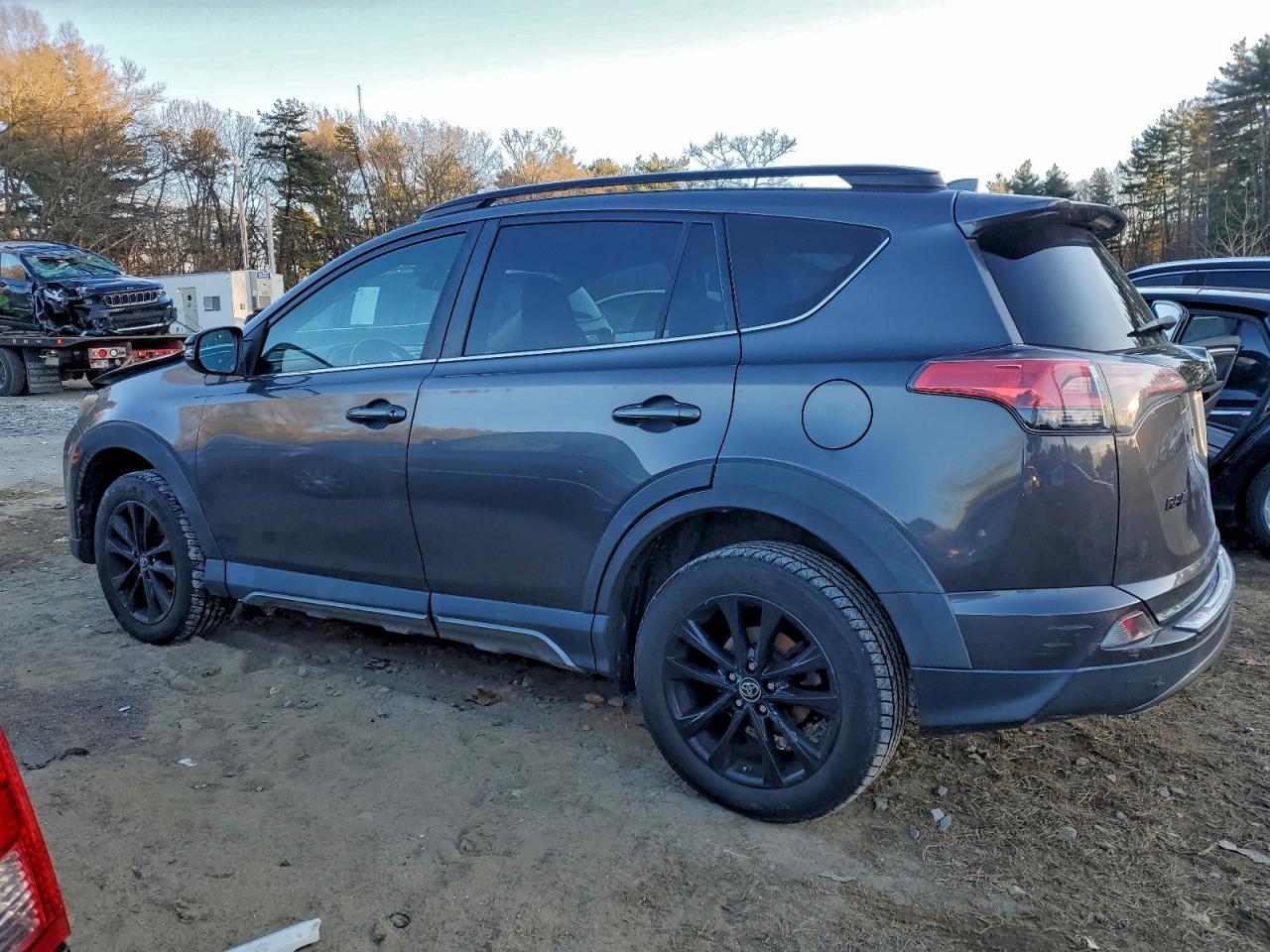 2018 Toyota Rav4 Adventure - Фото 2