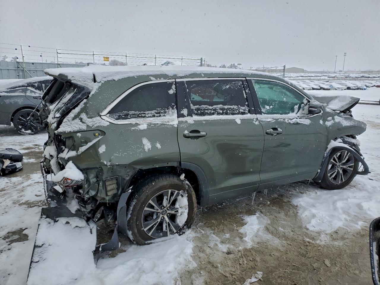 2018 Toyota Highlander Le - Image 3