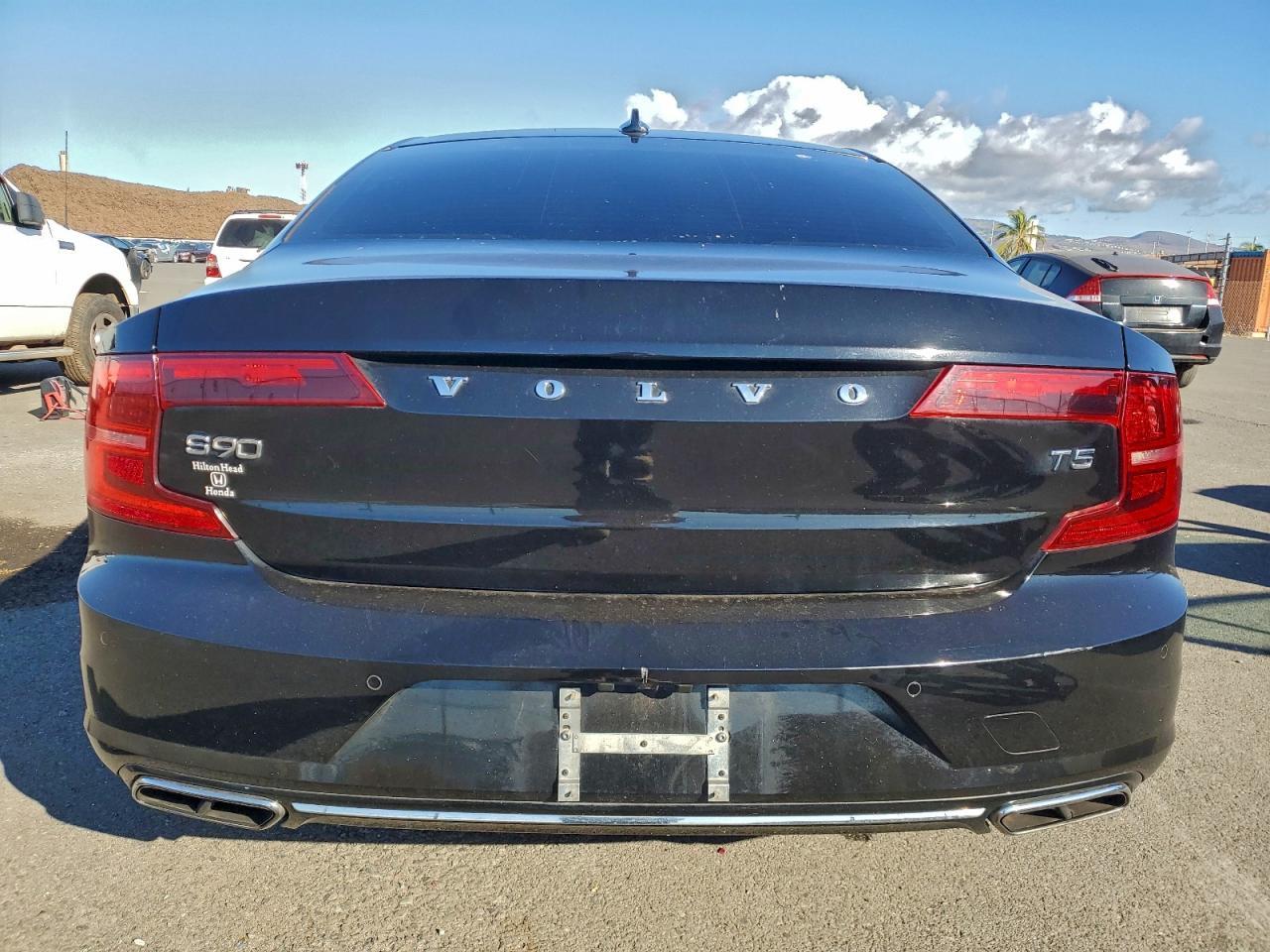 2019 Volvo S90 T5 Momentum - Image 6