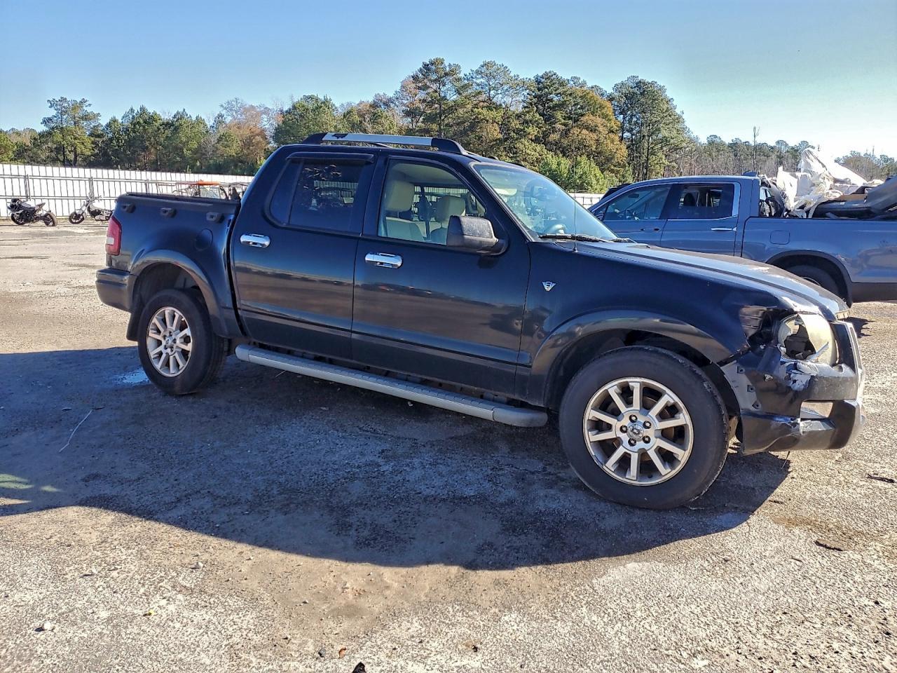 2007 Ford Explorer Sport Trac Limited - Image 4