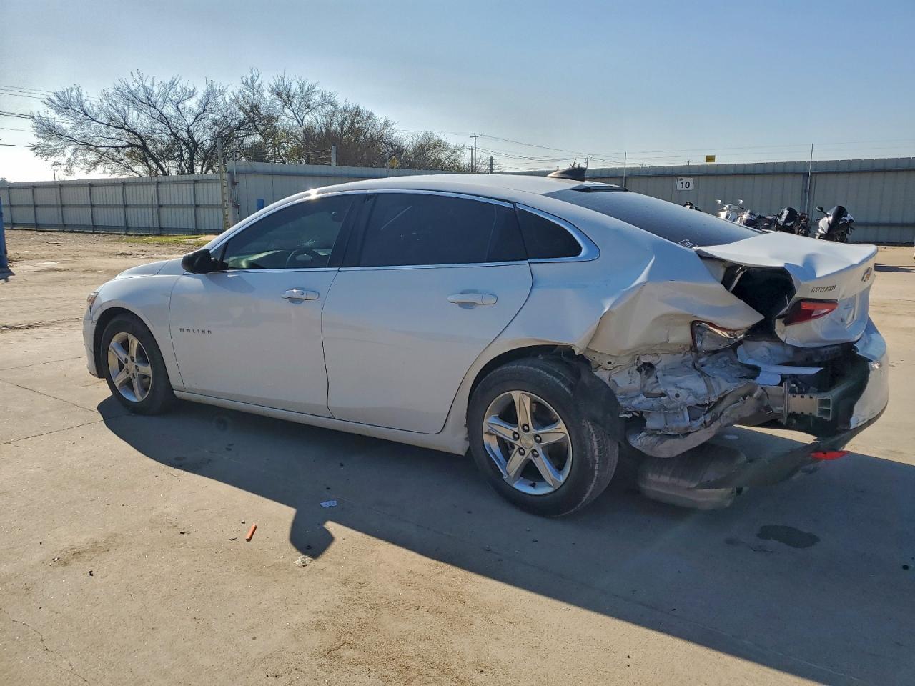 2021 Chevrolet Malibu Ls - Фото 2