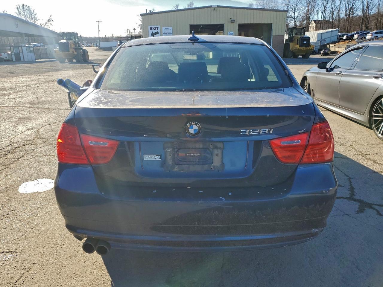 2011 BMW 3 Series - Фото 6