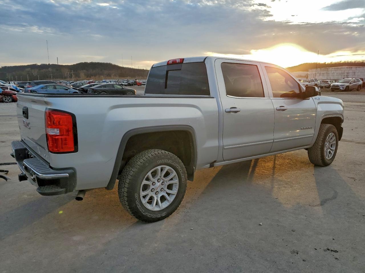 2018 GMC Sierra K1500 Sle - Image 3