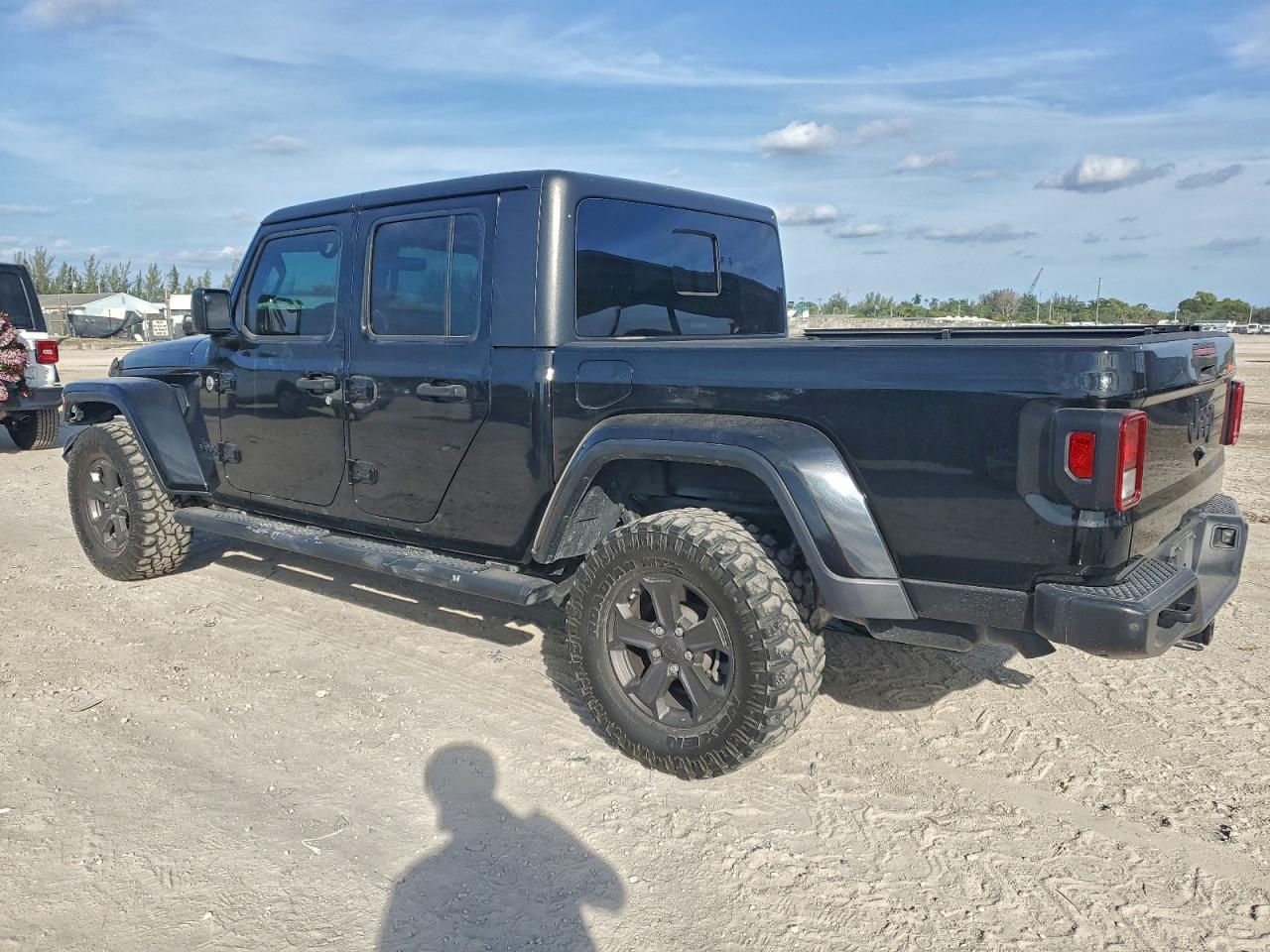 2021 Jeep Gladiator Sport - Фото 2
