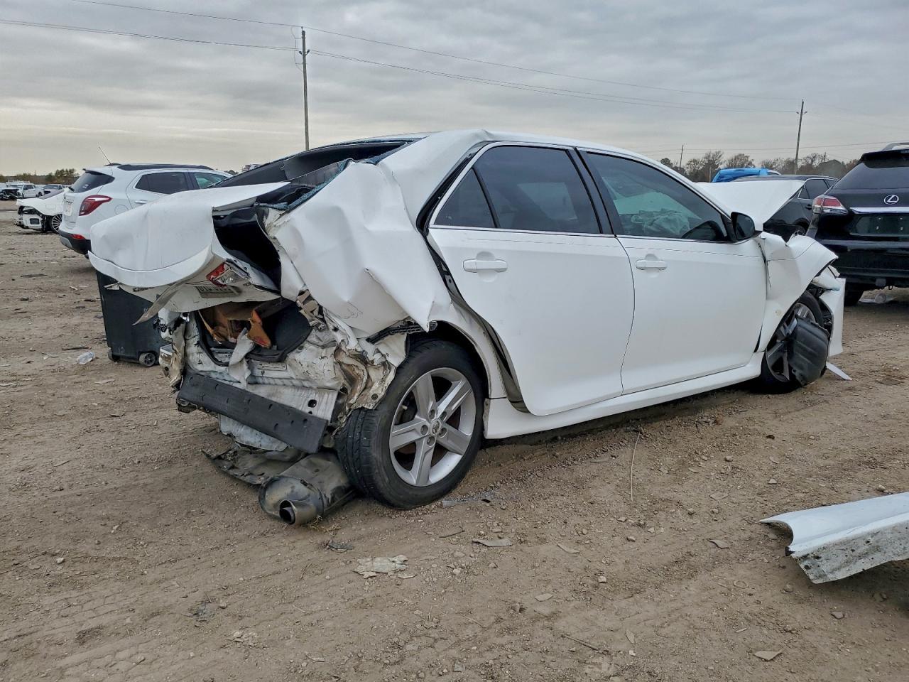 2014 Toyota Camry L - Фото 3