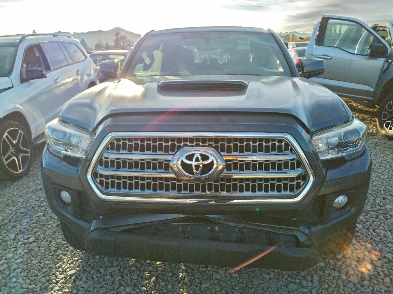 2017 Toyota Tacoma Double Cab - Фото 5