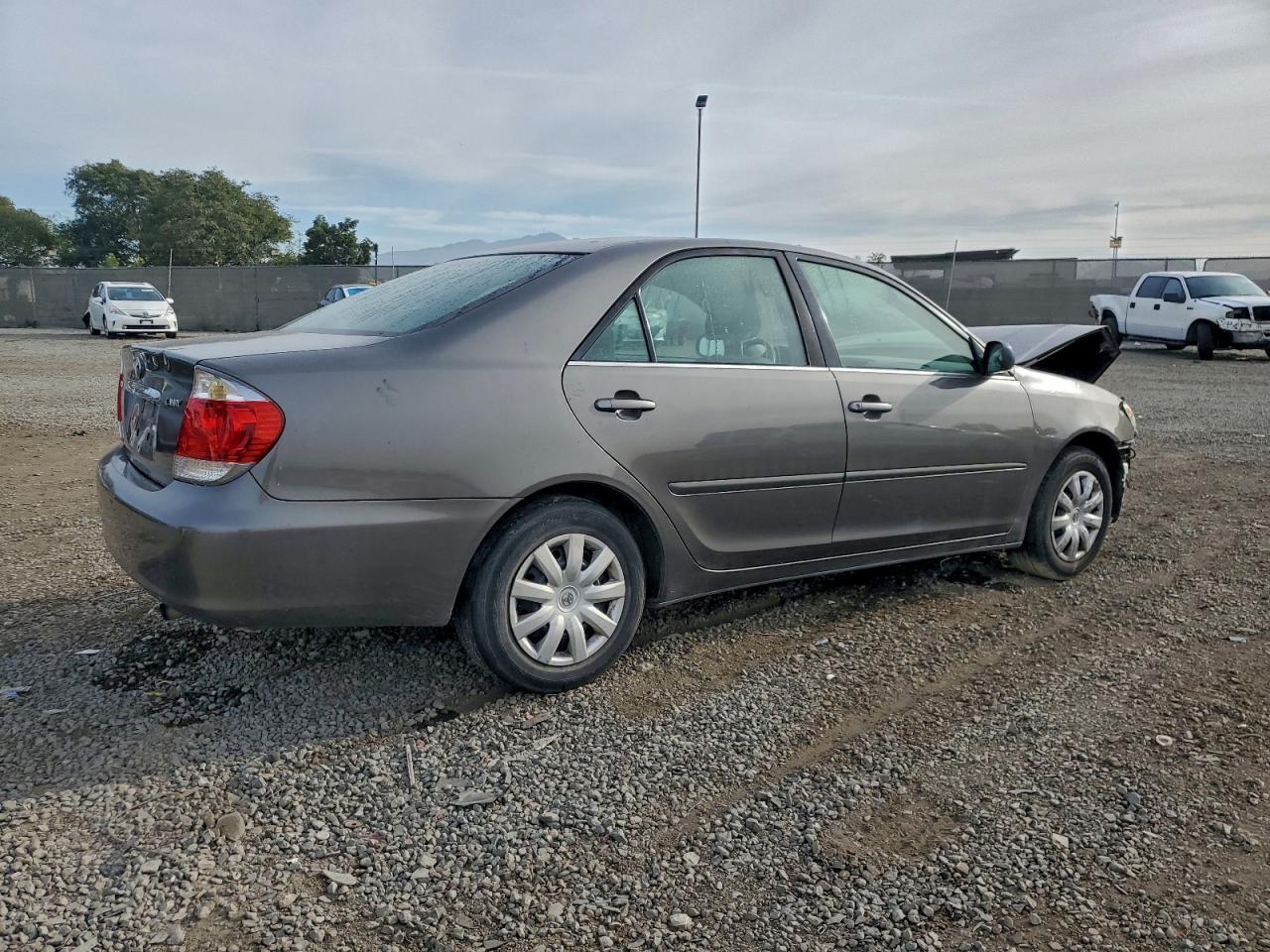 2005 Toyota Camry Standard - Image 3