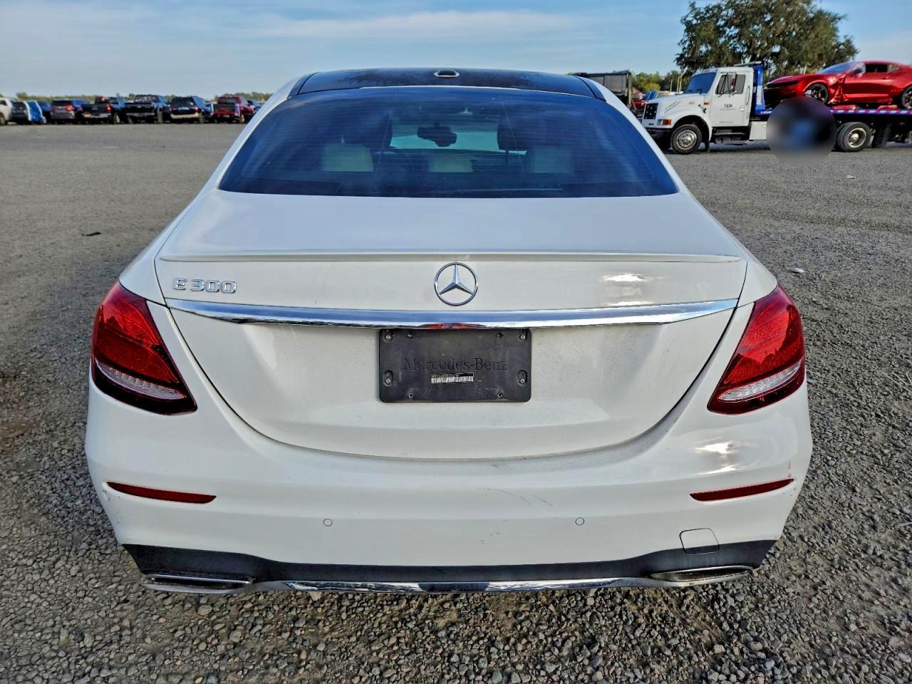 2017 Mercedes-Benz E 300 - Фото 6