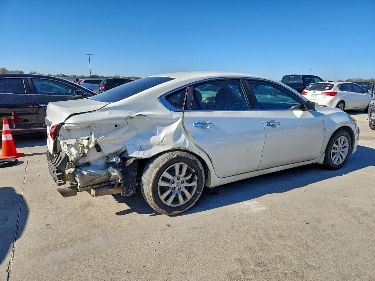 2016 Nissan Altima - Фото 3