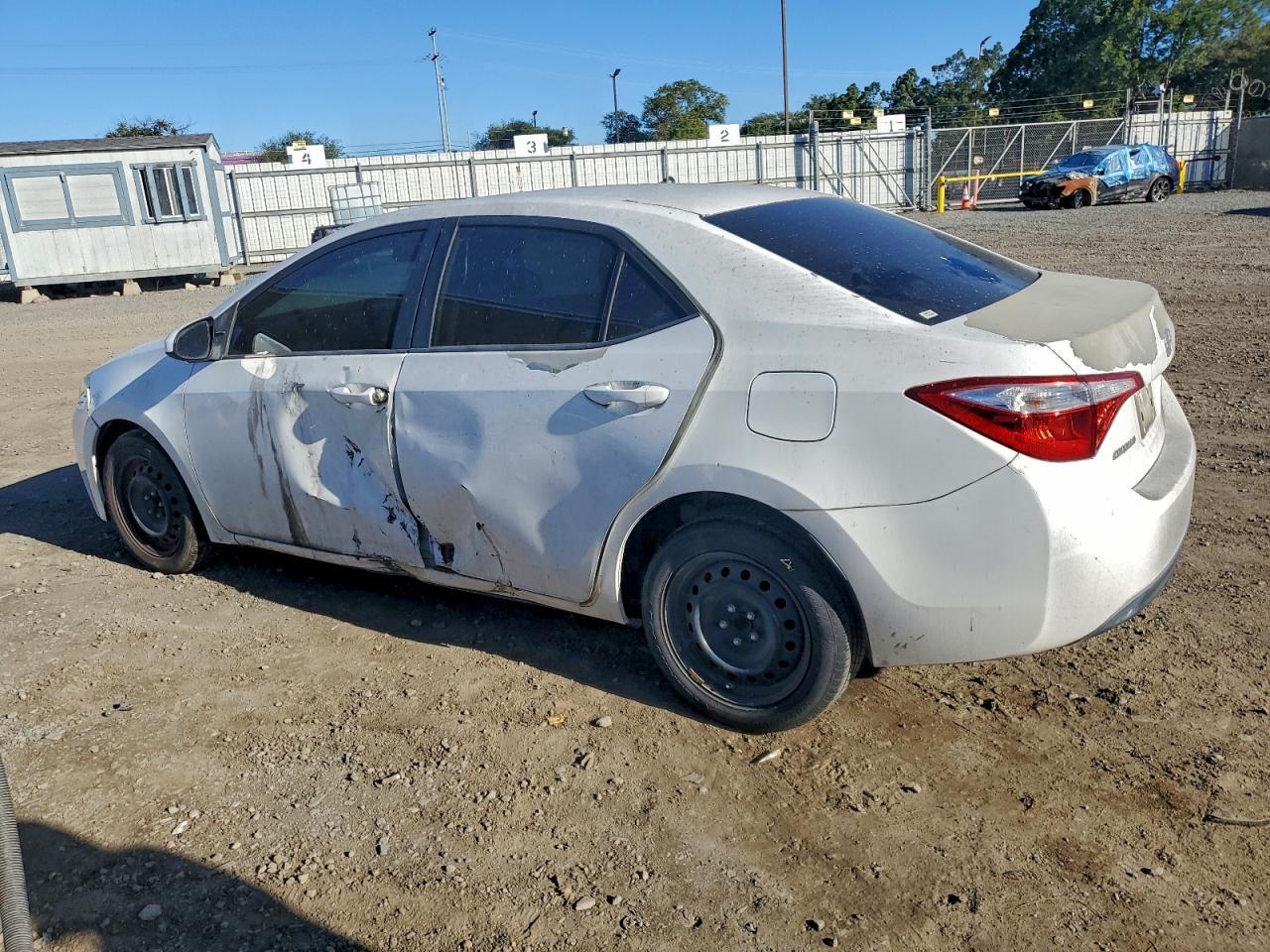 2015 Toyota Corolla Le - Фото 2