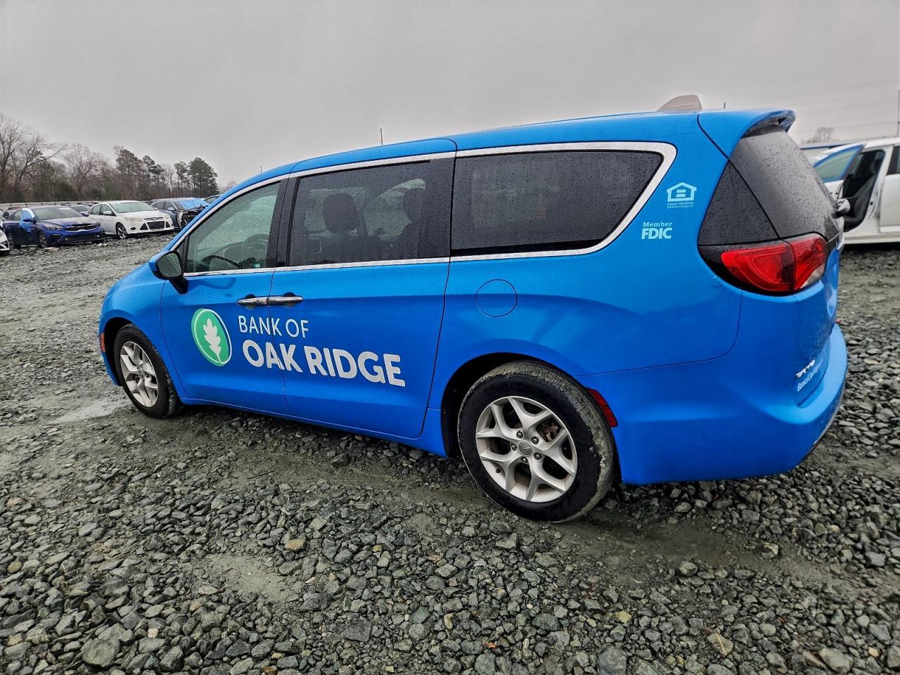 2017 Chrysler Pacifica Touring L - Image 2