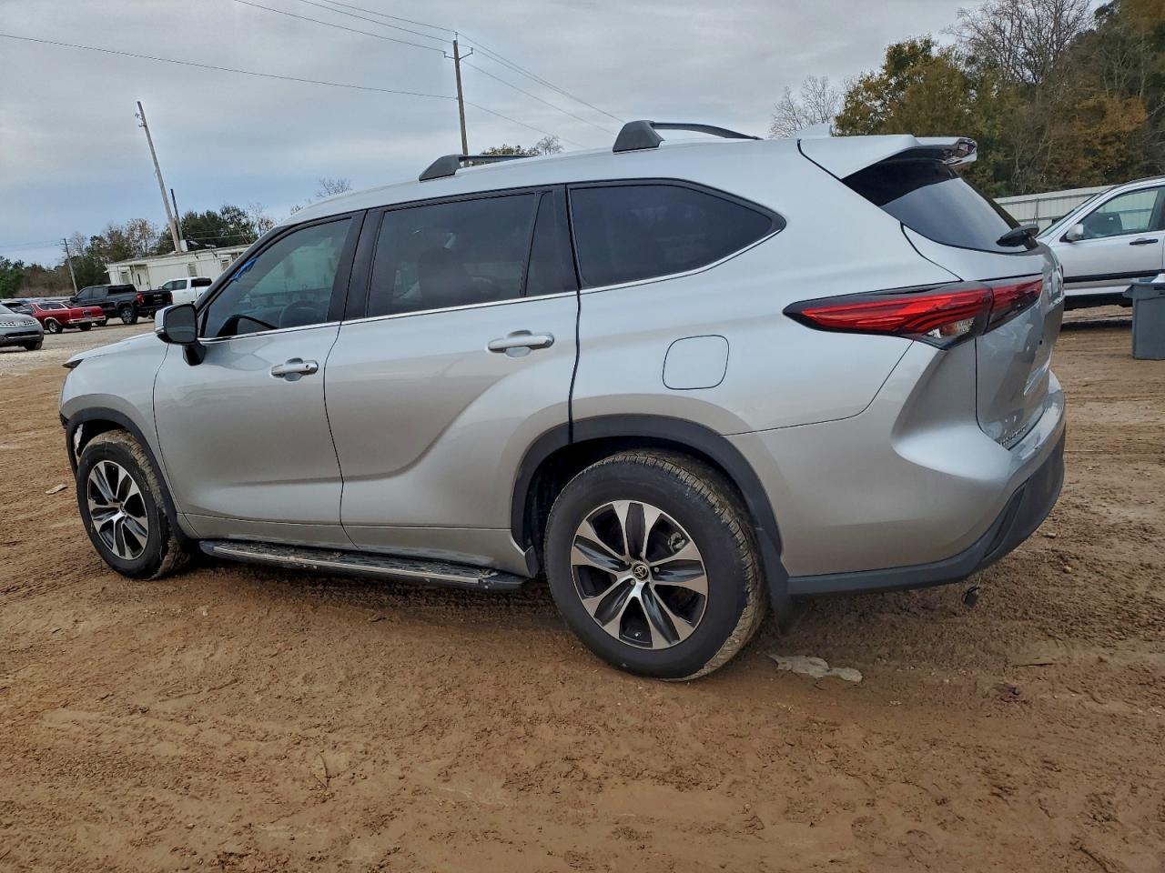 2022 Toyota Highlander Xle - Фото 2