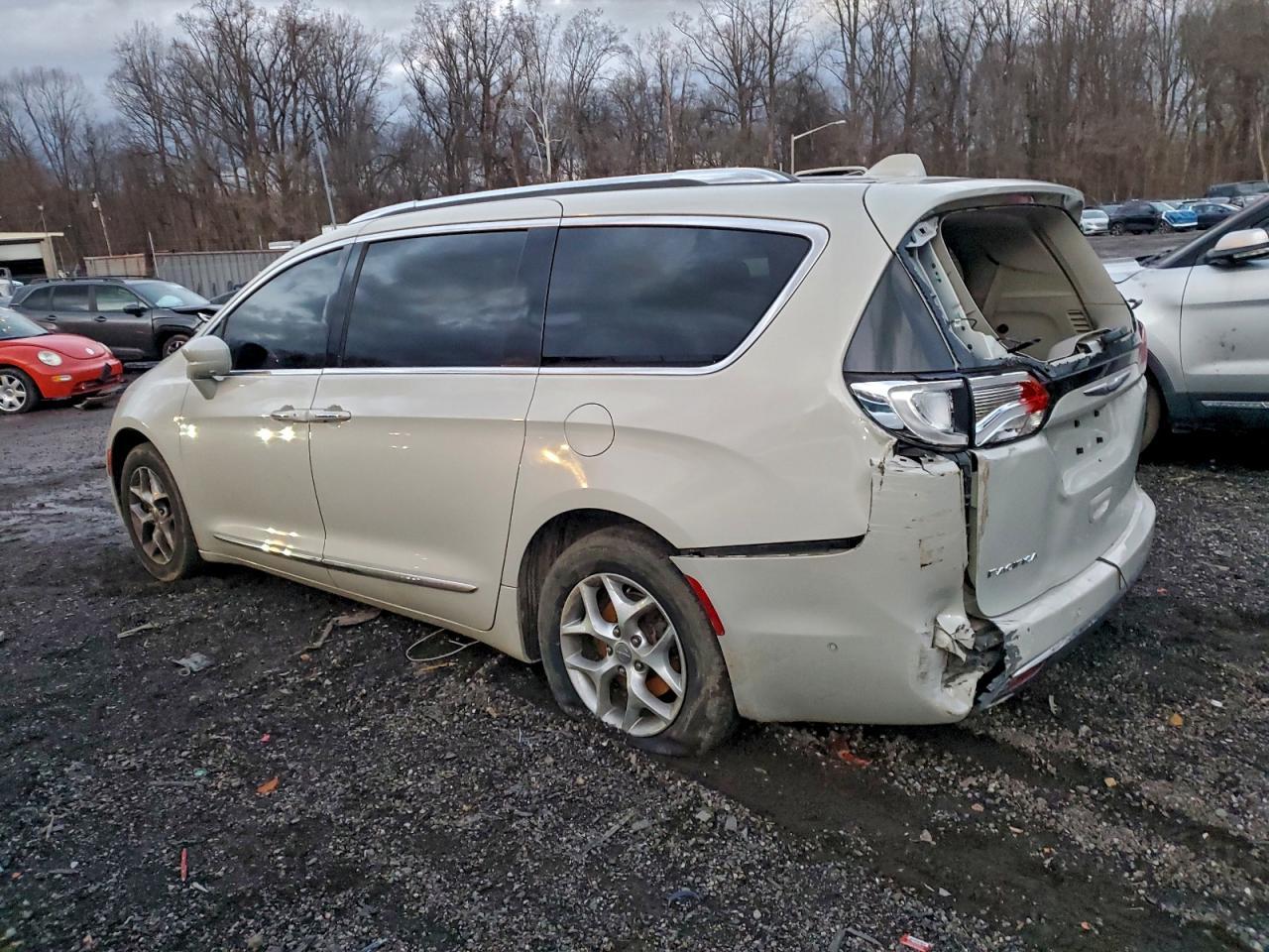 2017 Chrysler Pacifica Touring L Plus - Image 2