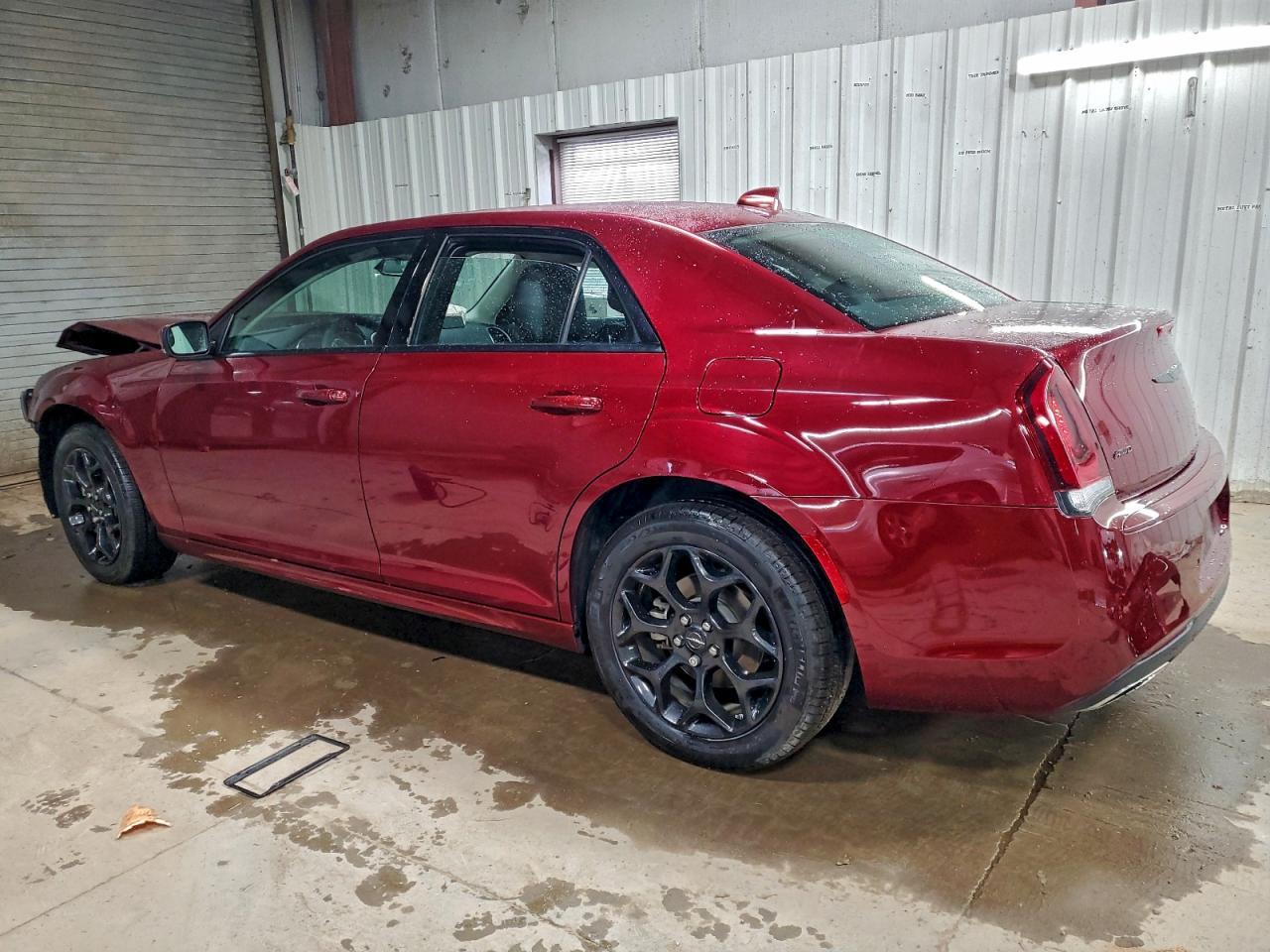 2023 Chrysler 300 Touring L - Фото 2
