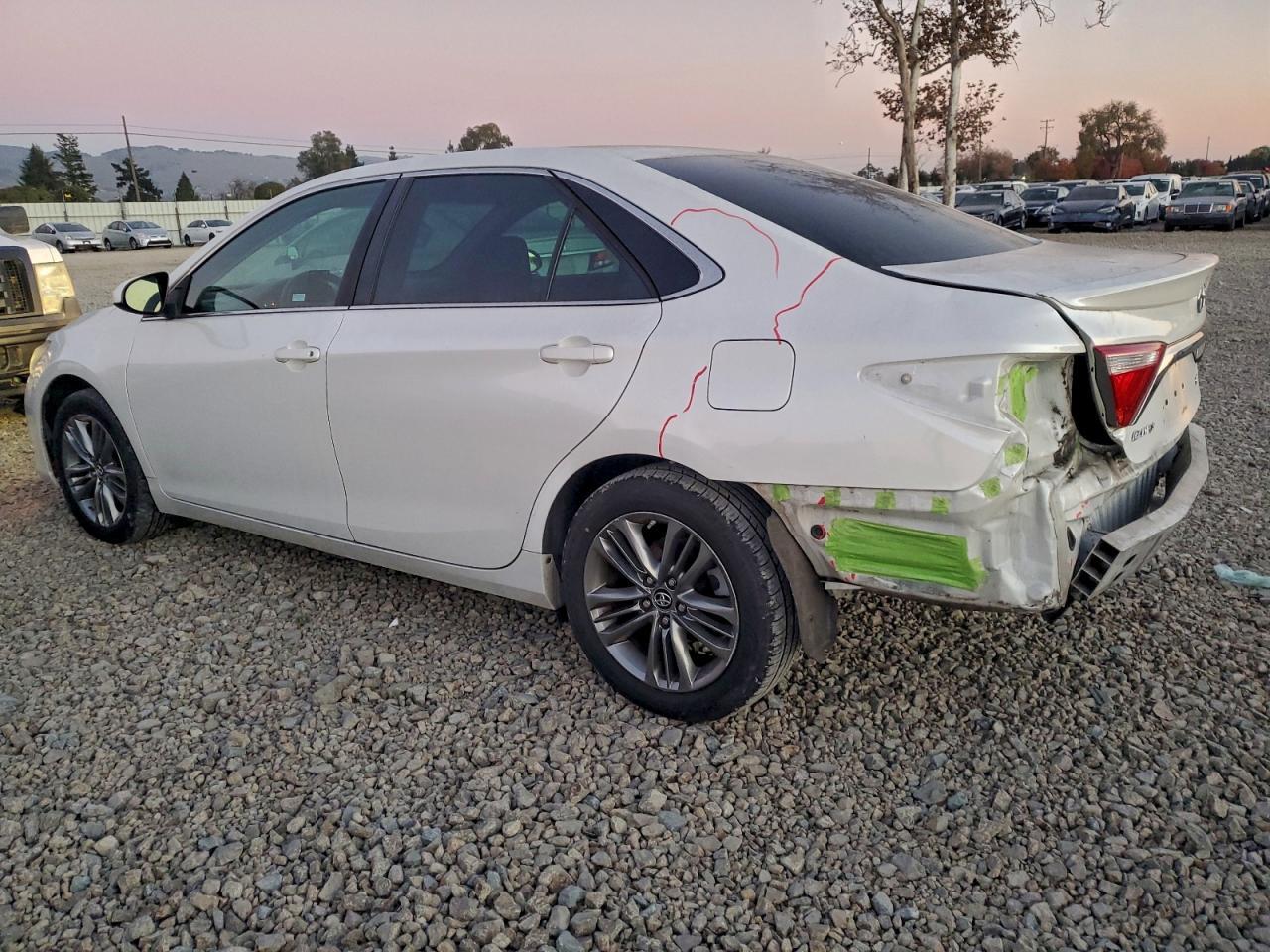 2017 Toyota Camry Le - Фото 2
