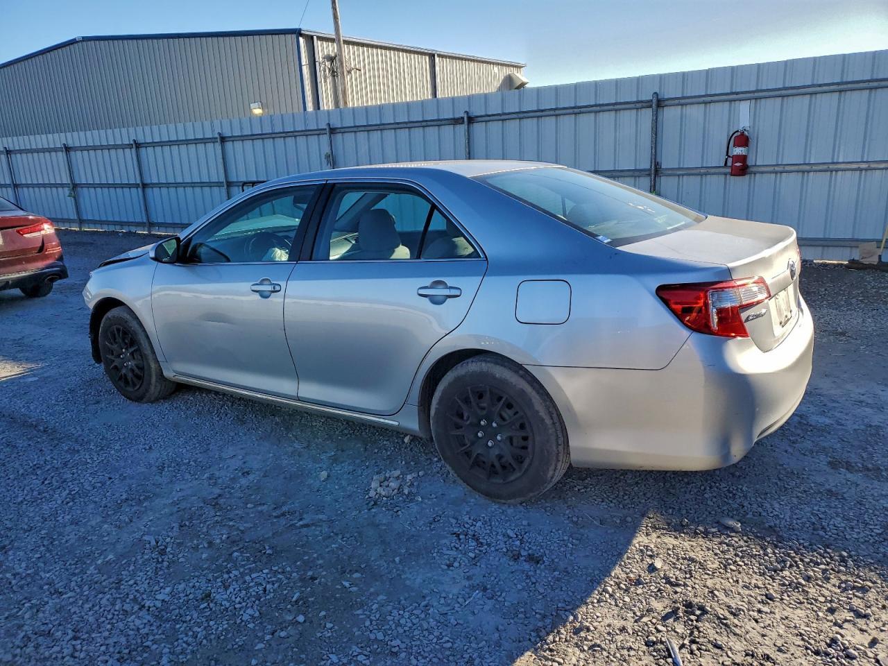 2013 Toyota Camry L - Фото 2