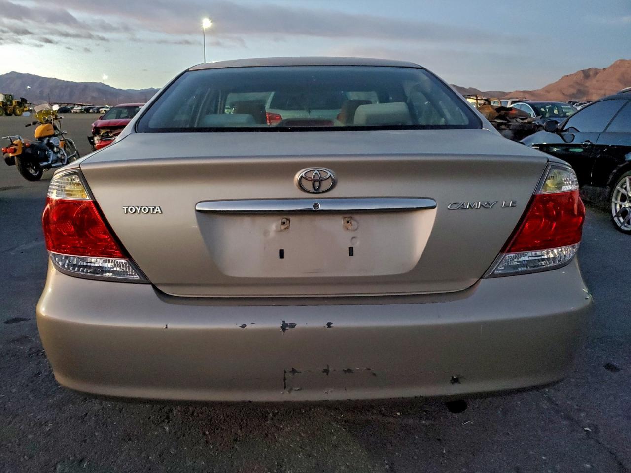 2005 Toyota Camry Le - Image 6