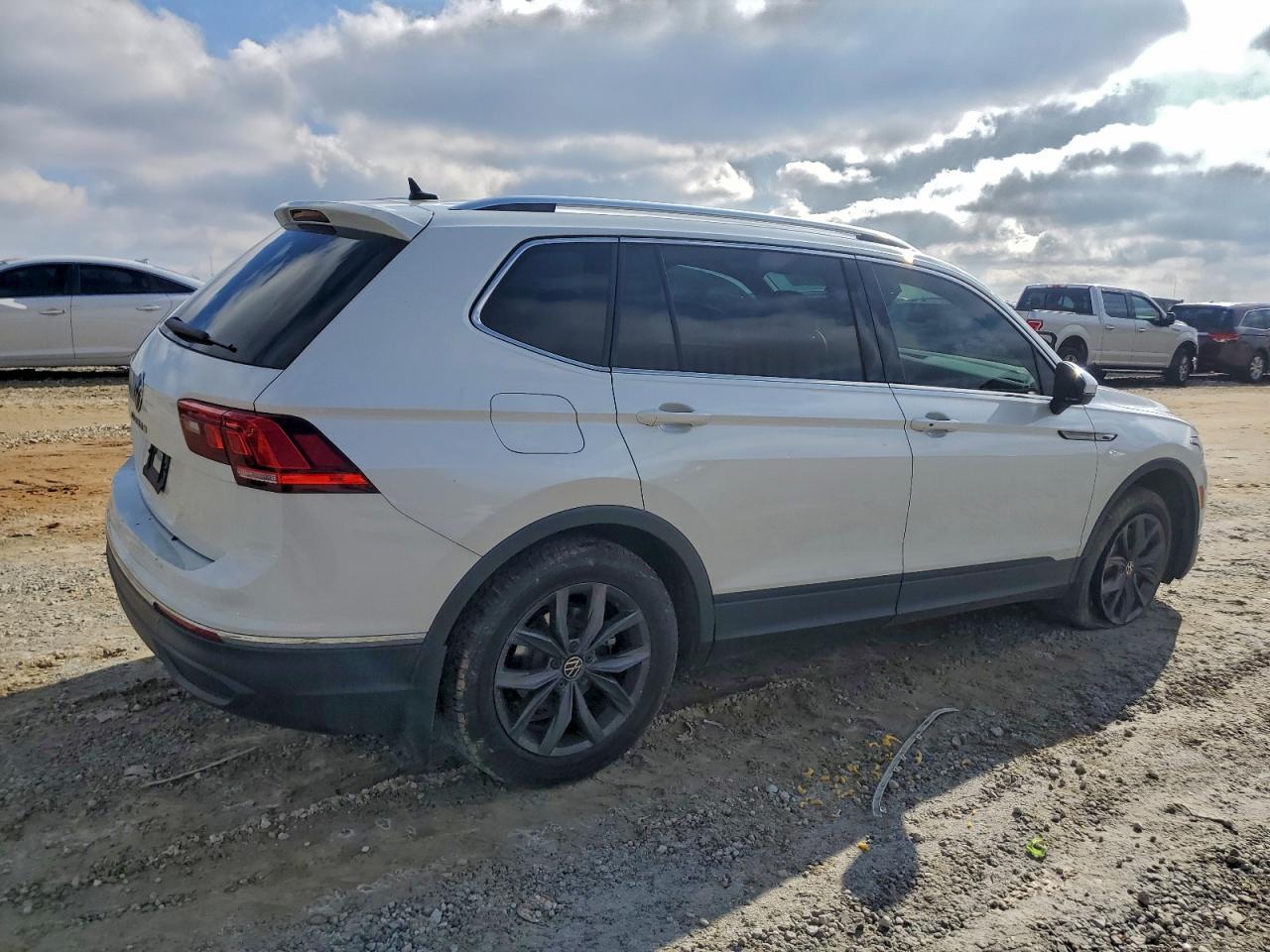 2023 Volkswagen Tiguan Se - Фото 3