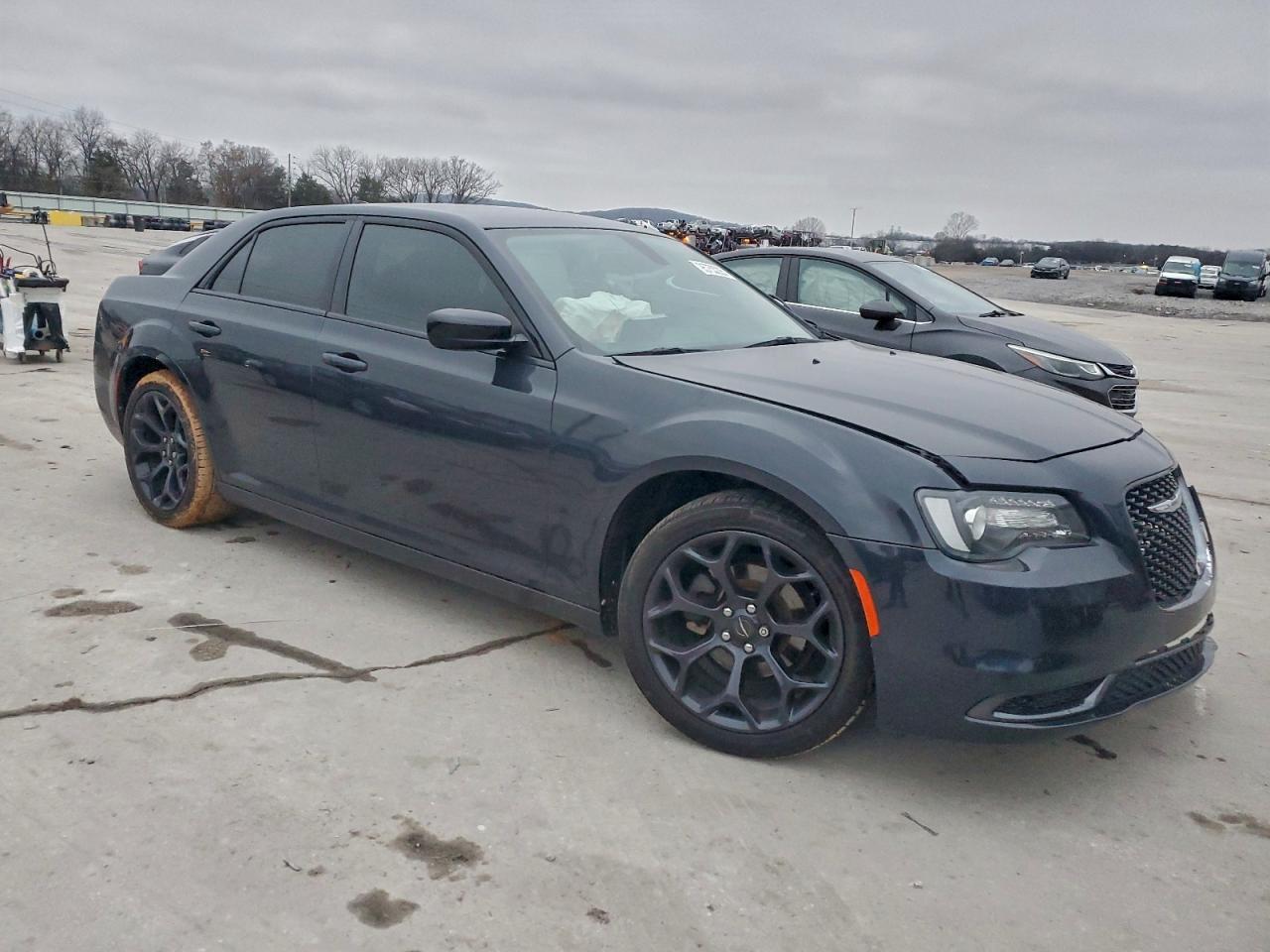 2019 Chrysler 300 Touring - Фото 4