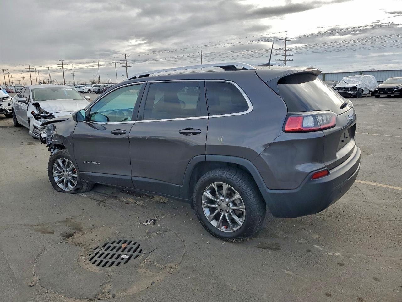 2019 Jeep Cherokee Latitude Plus - Image 2