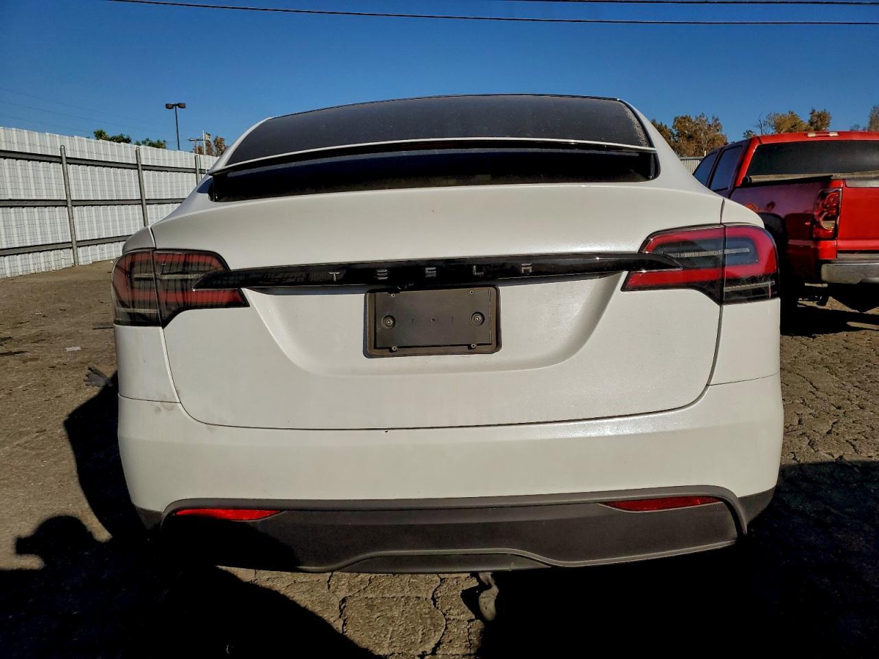 2025 Tesla Model X - Фото 6