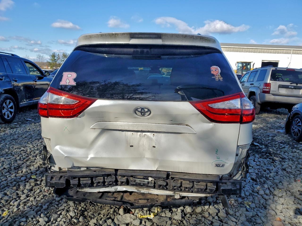 2016 Toyota Sienna Xle - Фото 6