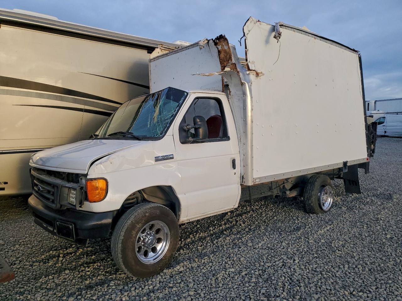 2006 Ford E350 Box Truck