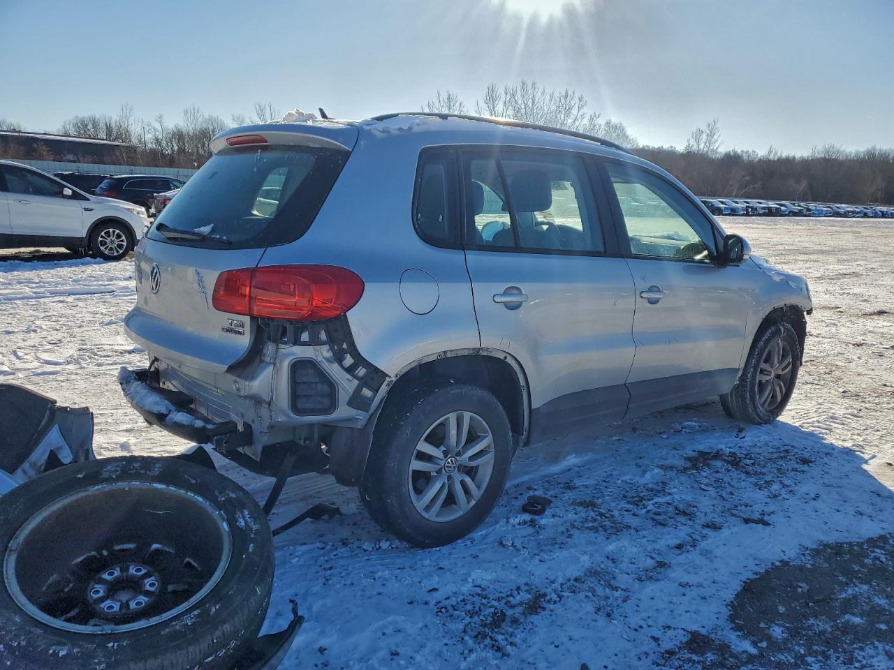 2016 Volkswagen Tiguan S - Фото 3