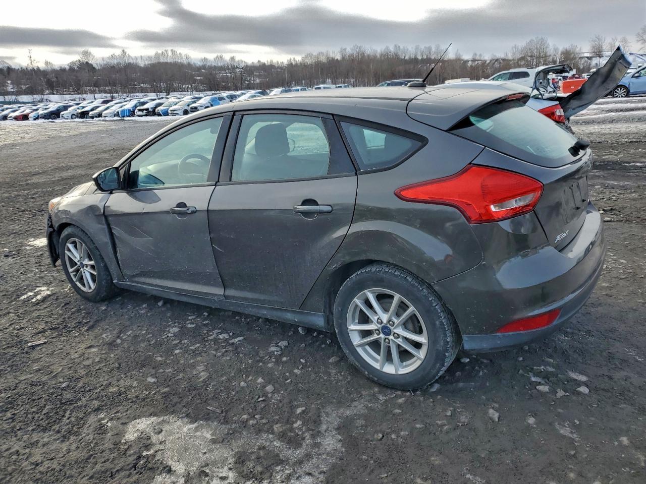 2015 Ford Focus Se - Image 2
