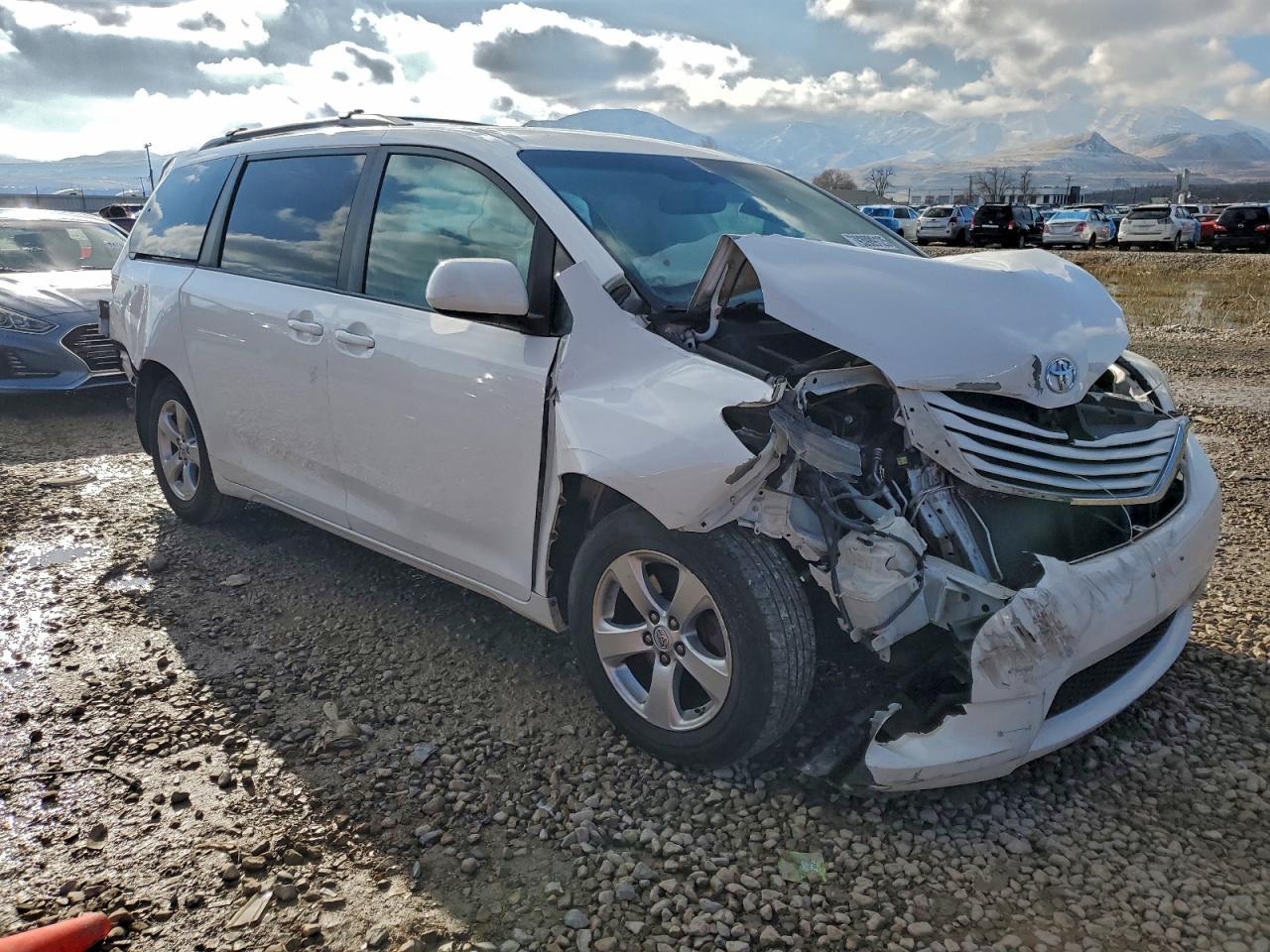 2015 Toyota Sienna Le - Фото 4