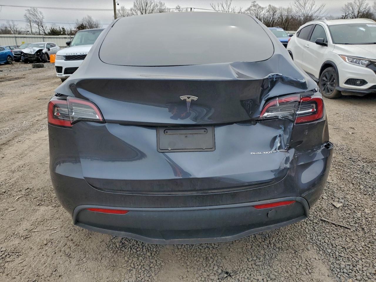 2024 Tesla Model Y - Фото 6