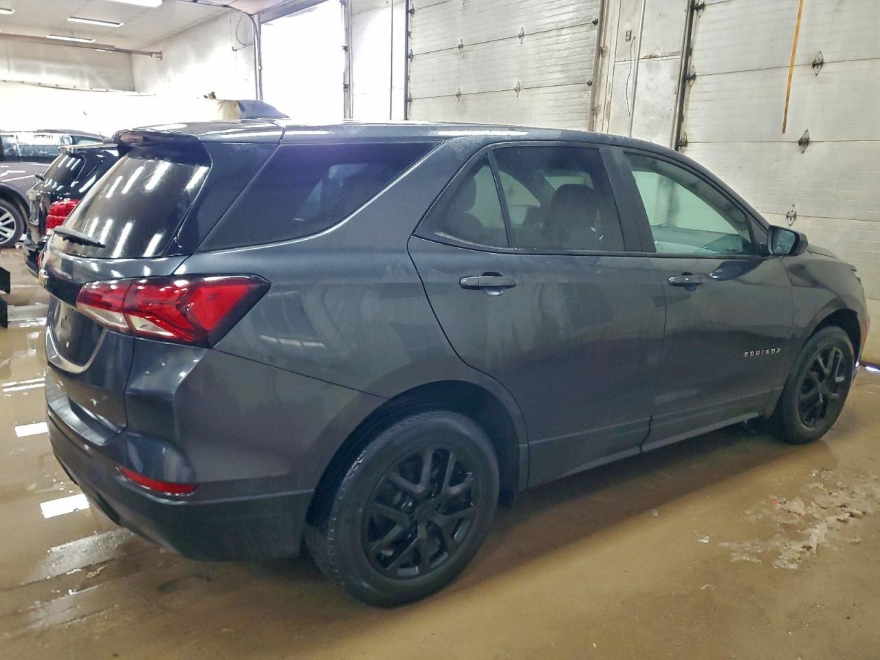 2022 Chevrolet Equinox Ls - Фото 3
