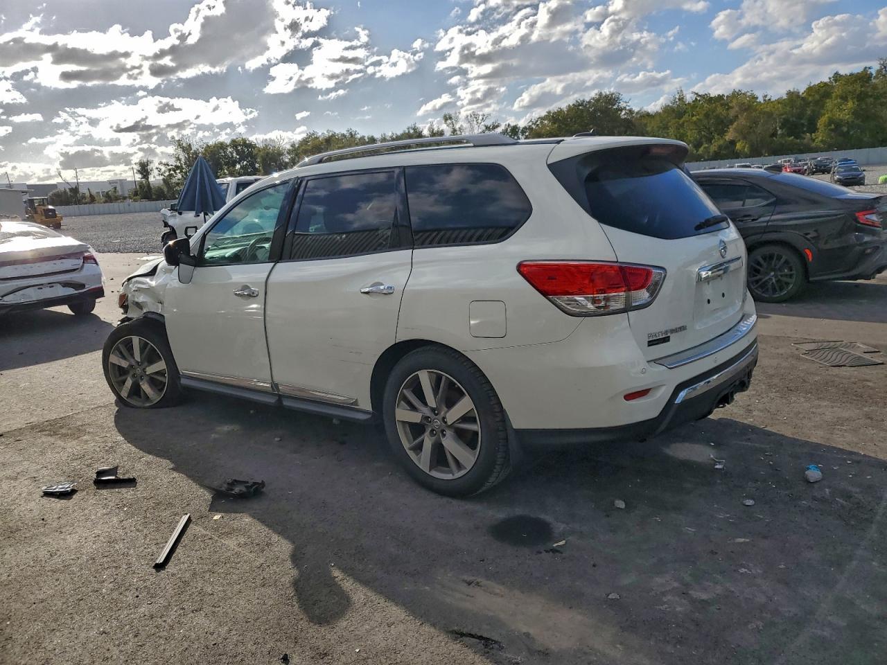 2014 Nissan Pathfinder S - Фото 2