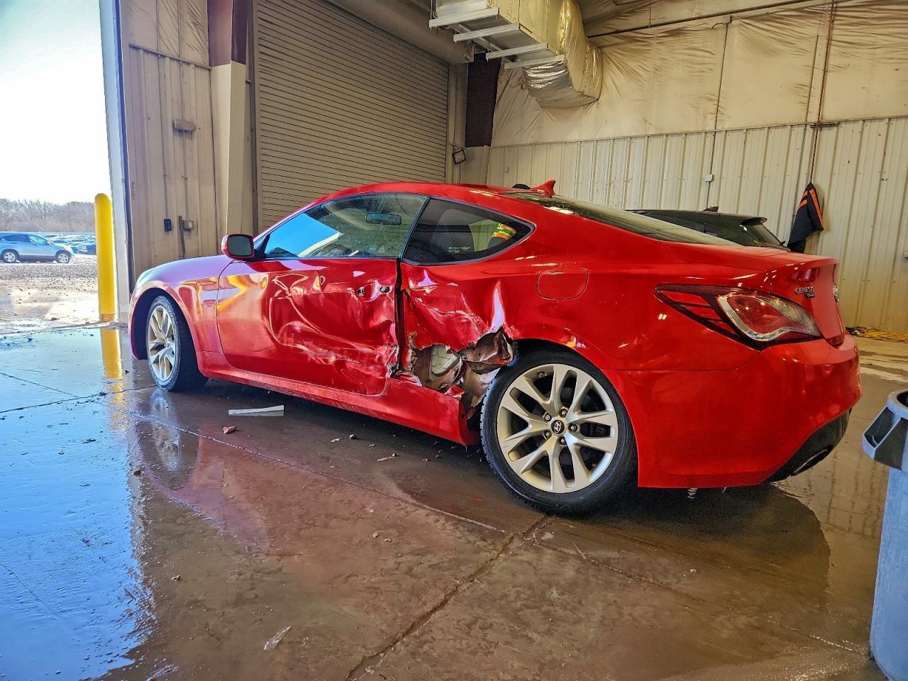 2013 Hyundai Genesis Coupe 2.0T - Фото 2