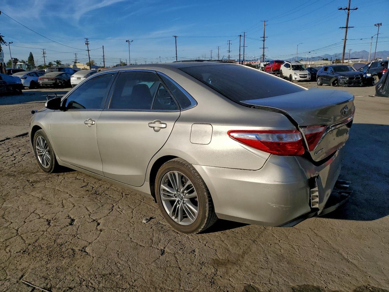 2015 Toyota Camry Le - Фото 2