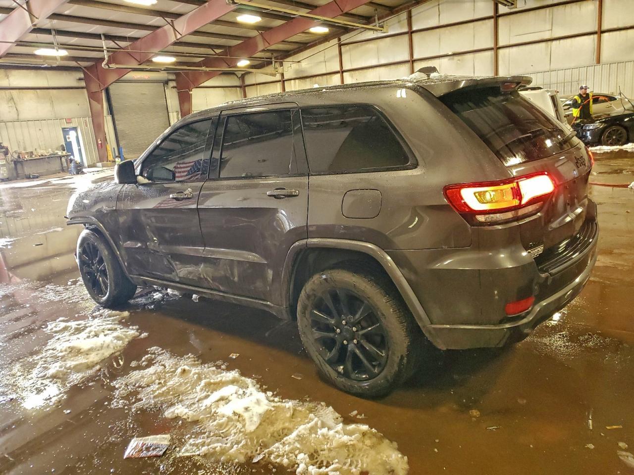 2020 Jeep Grand Cherokee Laredo - Фото 2