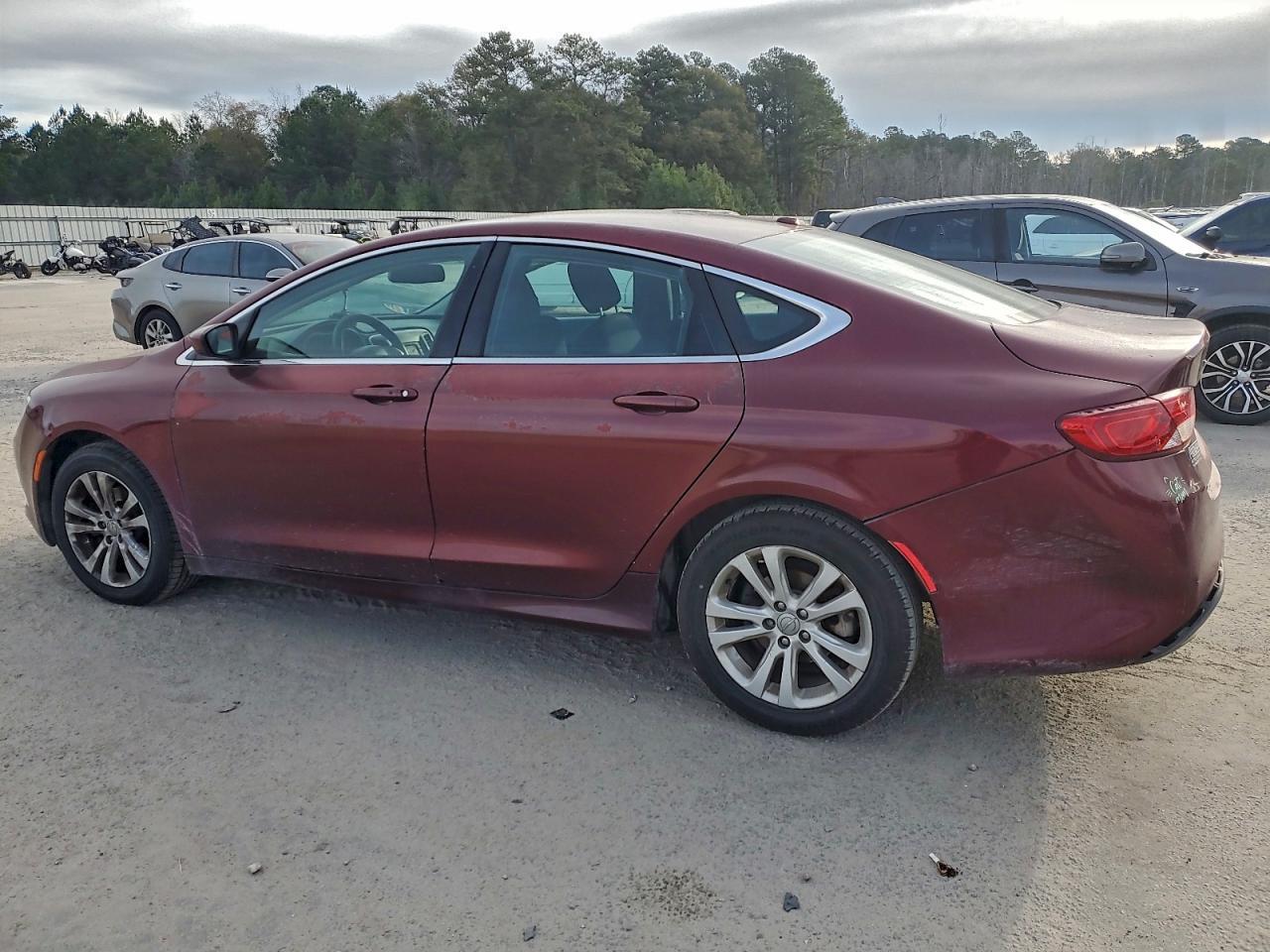2015 Chrysler 200 Limited - Фото 2