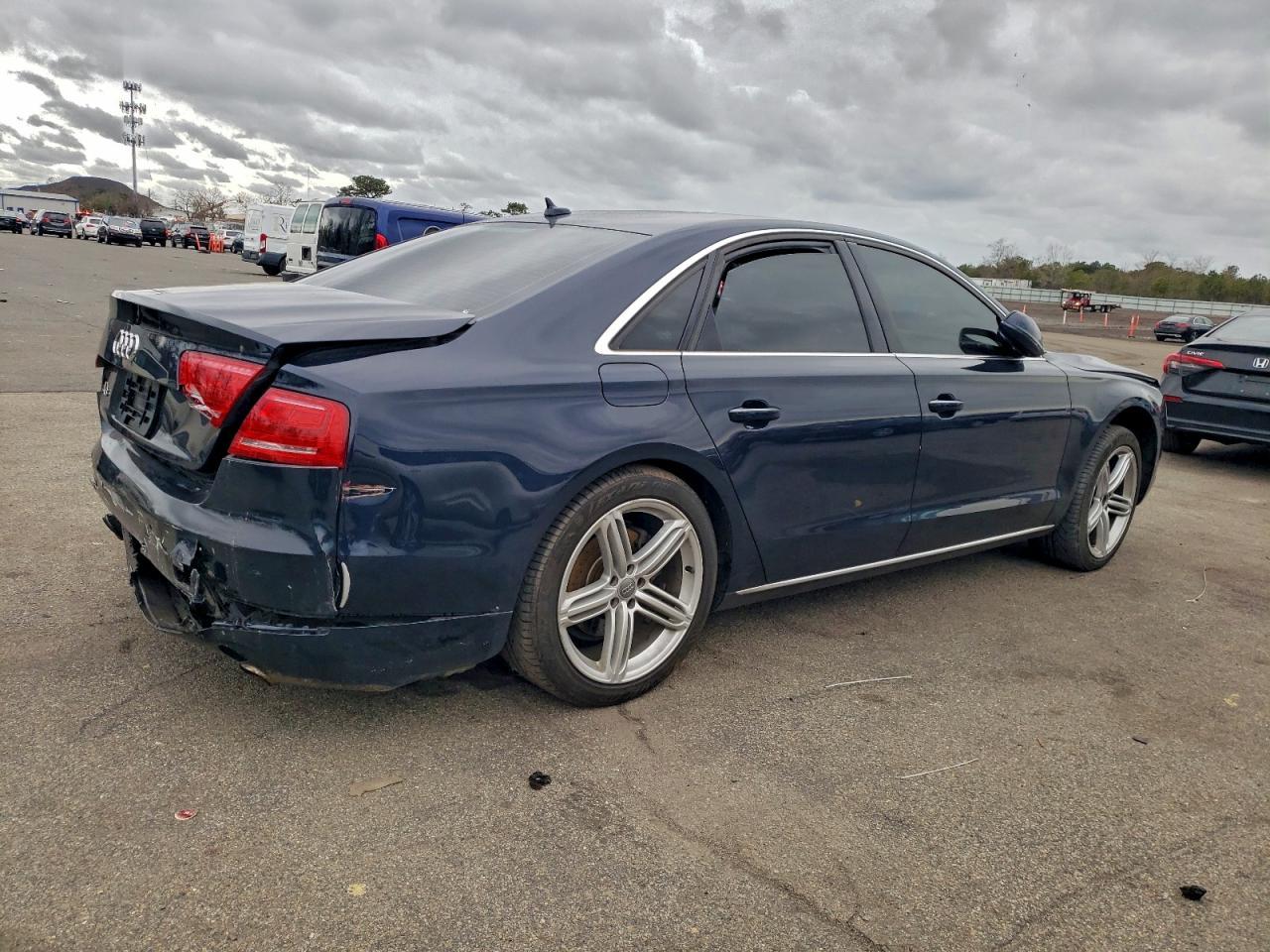 2013 Audi A8 Quattro - Фото 3