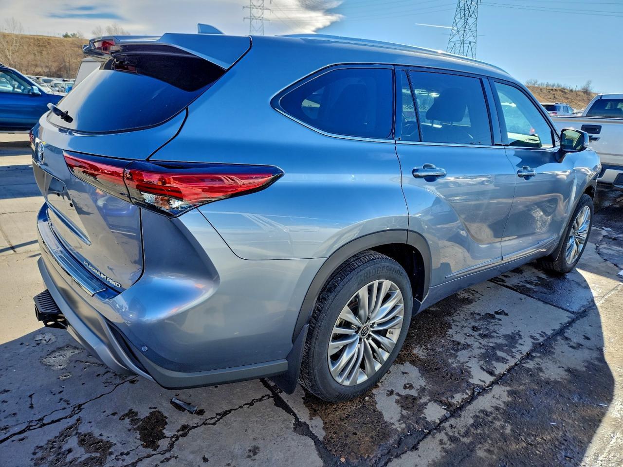 2022 Toyota Highlander Platinum - Фото 3