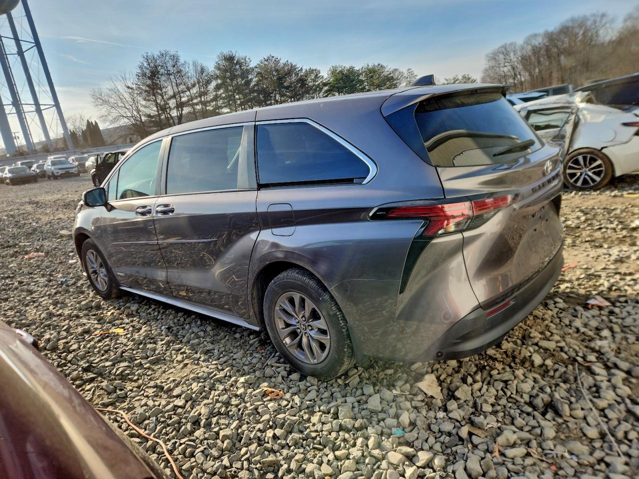 2021 Toyota Sienna Le - Фото 2