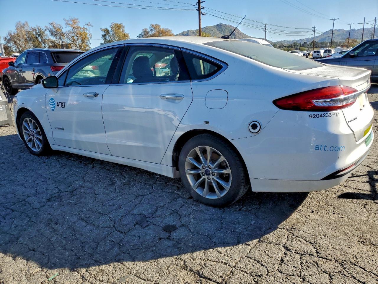 2017 Ford Fusion Se Hybrid - Фото 2
