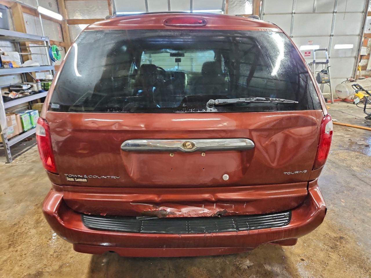 2007 Chrysler Town & Country Touring - Image 6